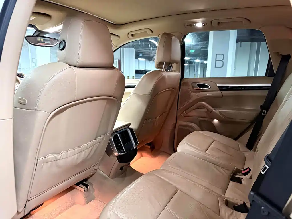 Porsche Cayenne — миниатюра 6