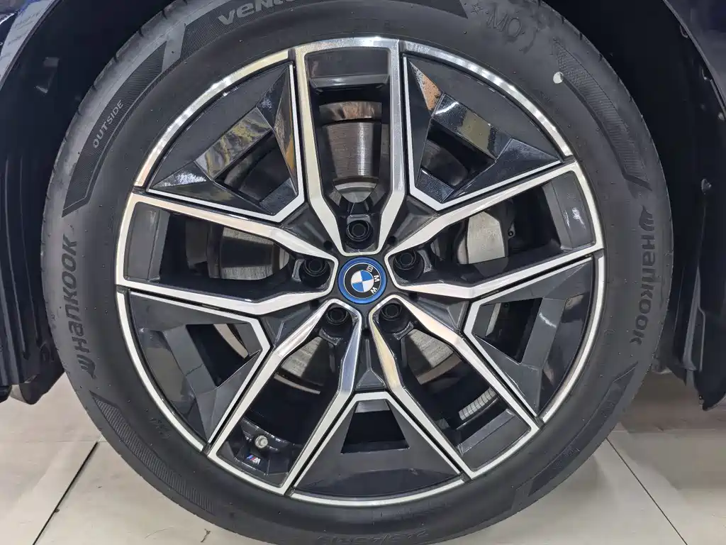 BMW i5 — миниатюра 12
