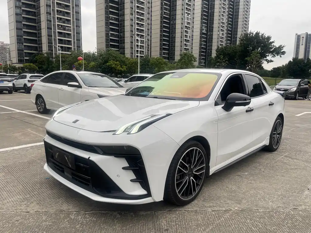 Купить Lynk & Co 03
