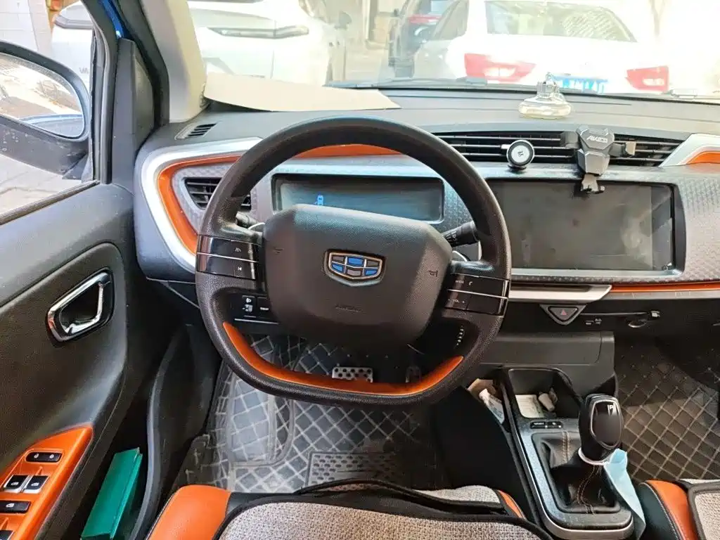 Geely Vision X1 — миниатюра 3