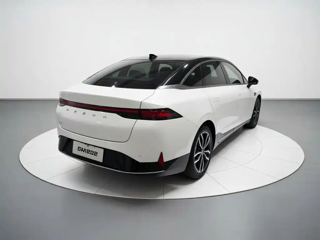 XPeng P5 — миниатюра 6