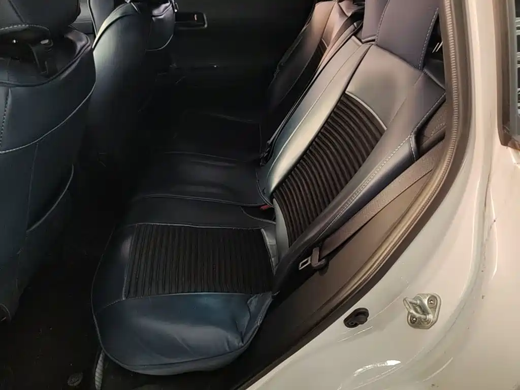 Toyota Corolla Cross — миниатюра 17