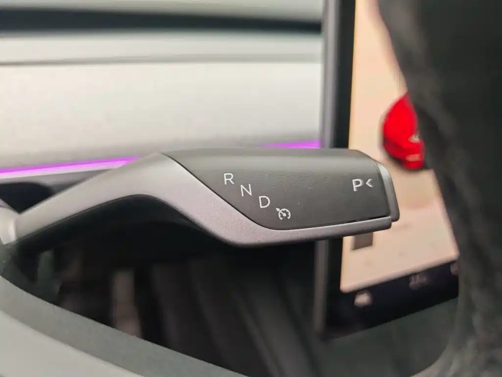 Tesla Model Y — миниатюра 14