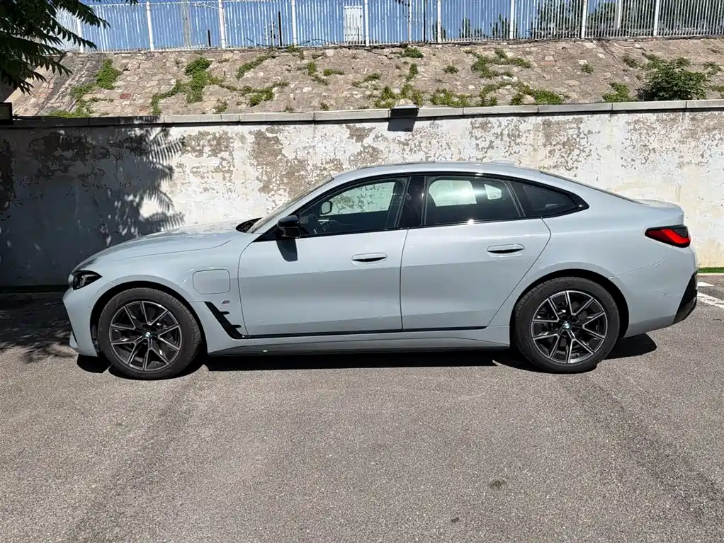 BMW i4 2025 eDrive40