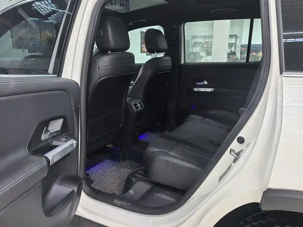 Mercedes-Benz GLB — миниатюра 9