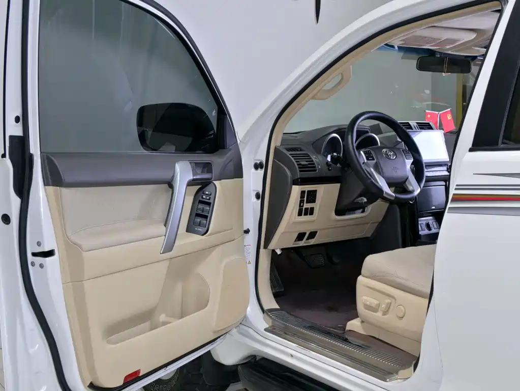 Toyota Land Cruiser Prado 2016 4.0L GX-R
