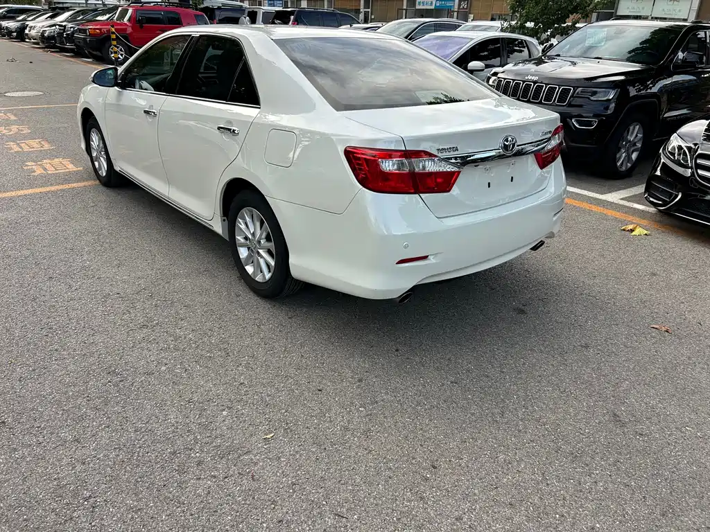 Toyota Camry — миниатюра 6