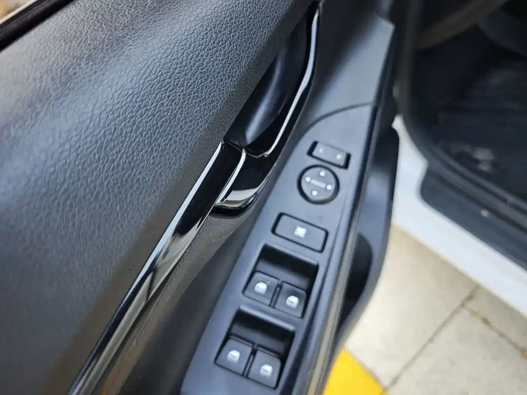 Hyundai Elantra — миниатюра 11