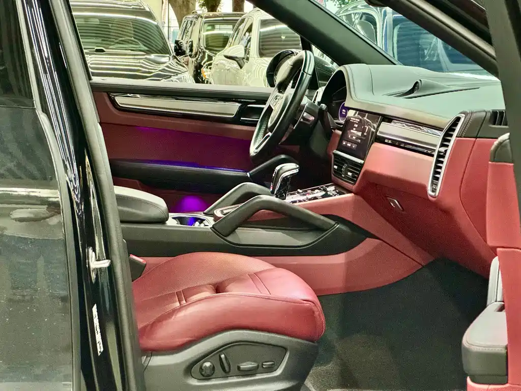 Porsche Cayenne — миниатюра 8