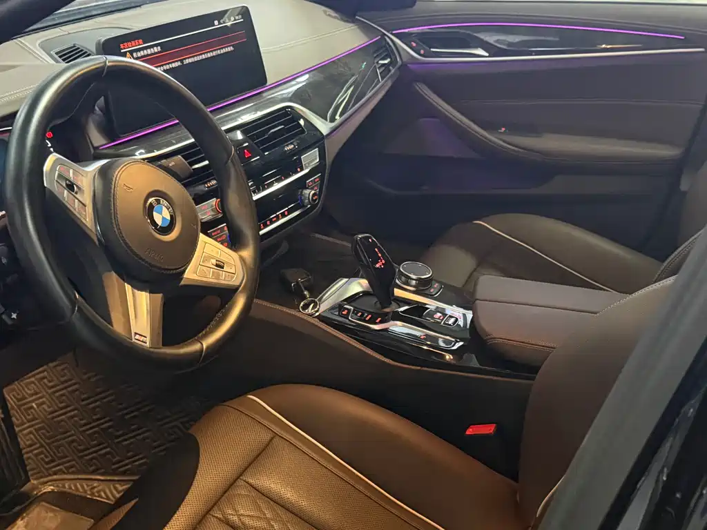 BMW 5 Series — миниатюра 7