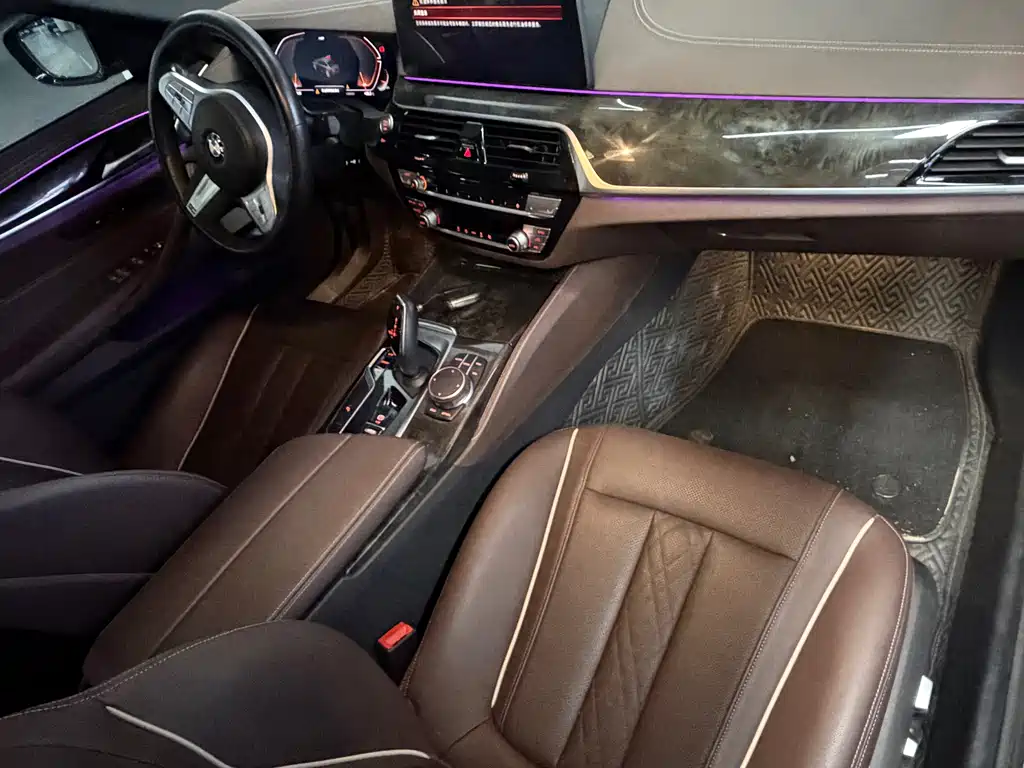 BMW 5 Series — миниатюра 11