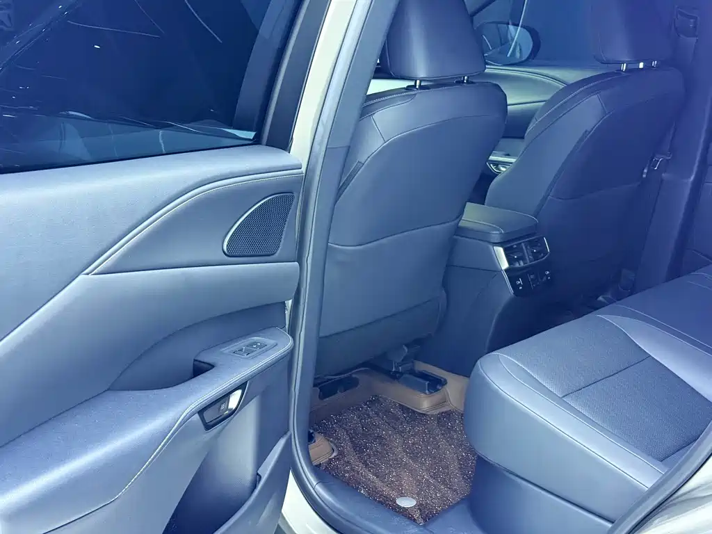 Lexus RX — миниатюра 8