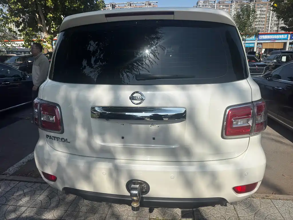 Nissan Patrol — миниатюра 15