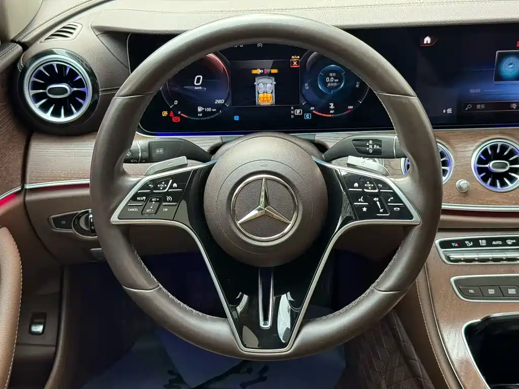 Mercedes-Benz E-Class — миниатюра 5