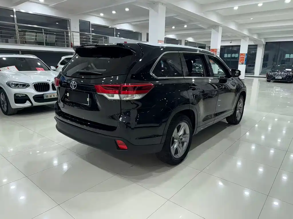 TOYOTA HIGHLANDER
