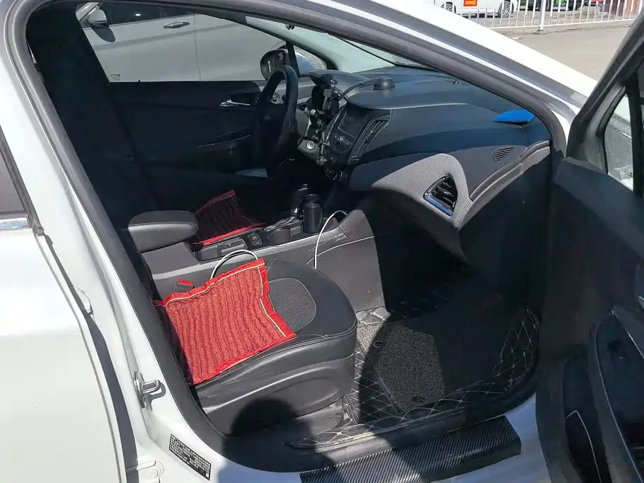 Chevrolet Cruze — миниатюра 8