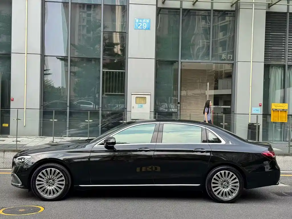 Mercedes-Benz E-Class — миниатюра 8