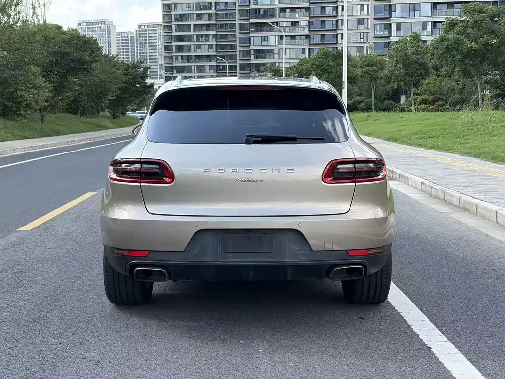 Porsche Macan — миниатюра 5