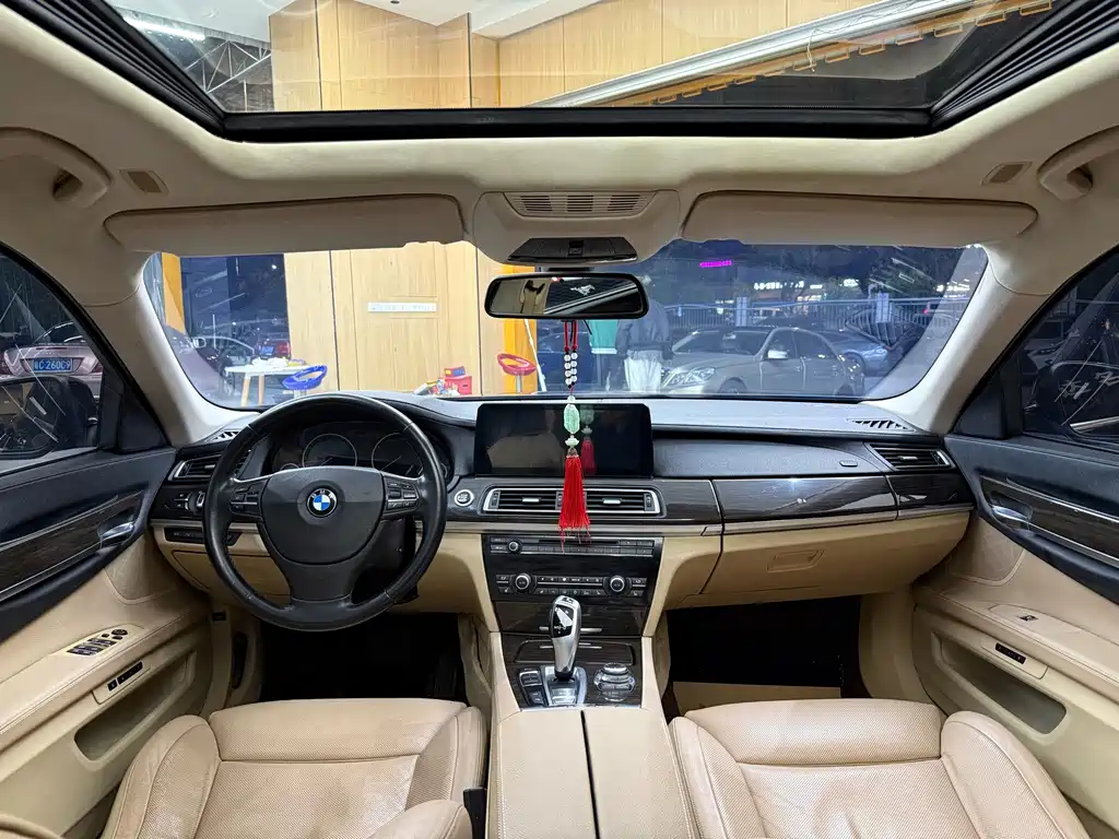 BMW 7 Series — миниатюра 17