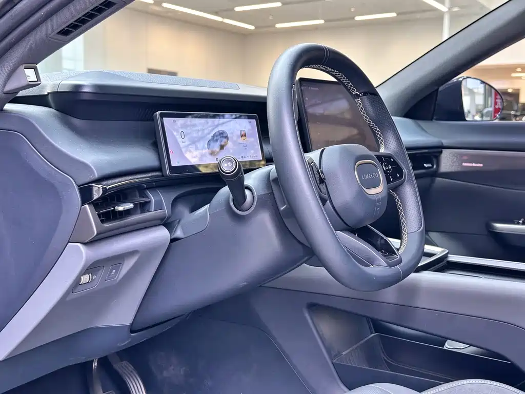 Lynk & Co 07 EM-P — миниатюра 21