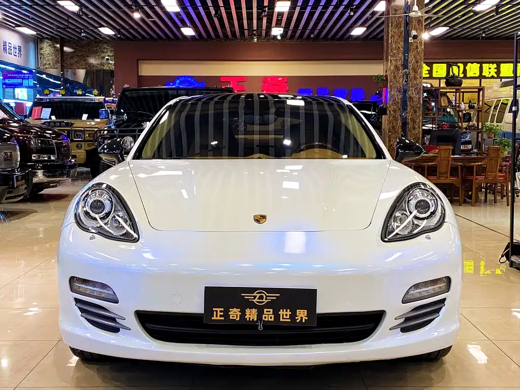 Porsche Panamera 2010 Panamera 4S 4.8L