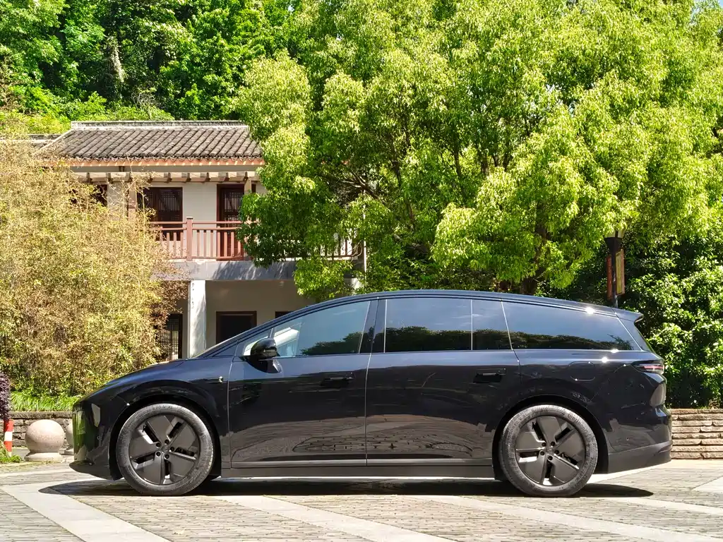 Li Auto i8 2025 Standard
