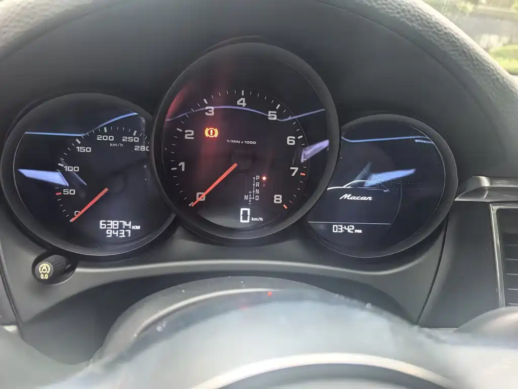 Porsche Macan — миниатюра 7