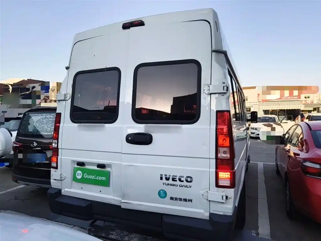 Iveco Daily 2023 2.5T V40 2-3 мест