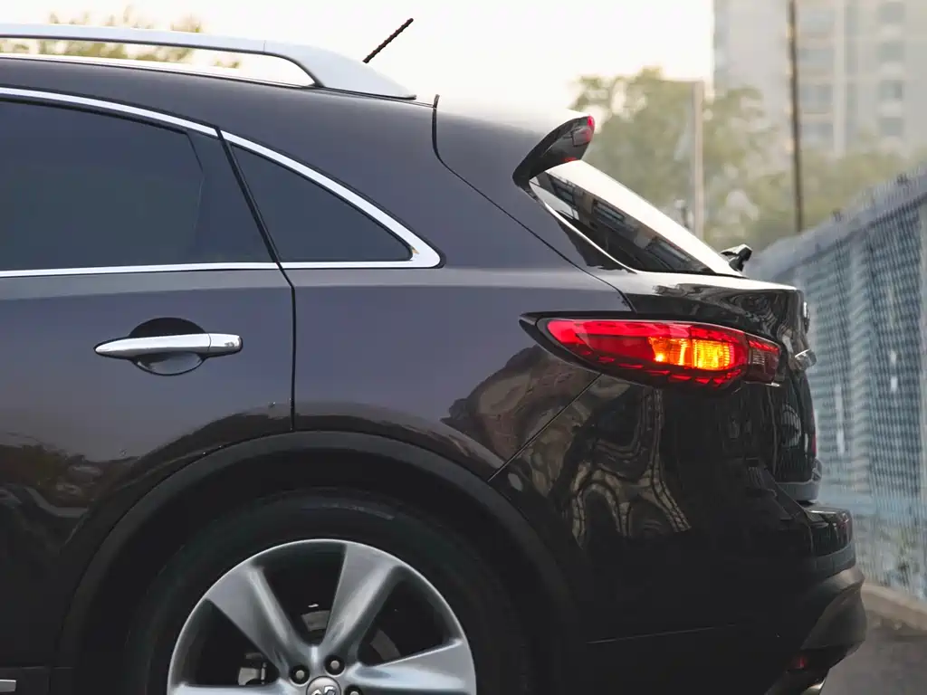 Infiniti QX70 2013 3.7L Standard