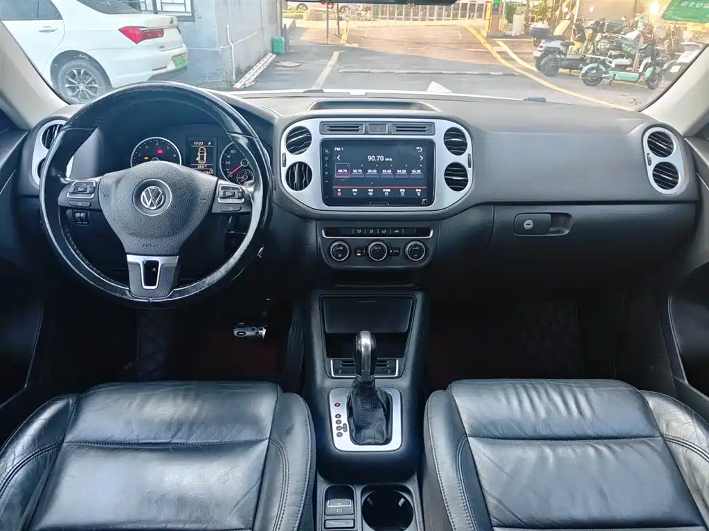 Volkswagen Tiguan 2015 1.8TSI AT Comfort