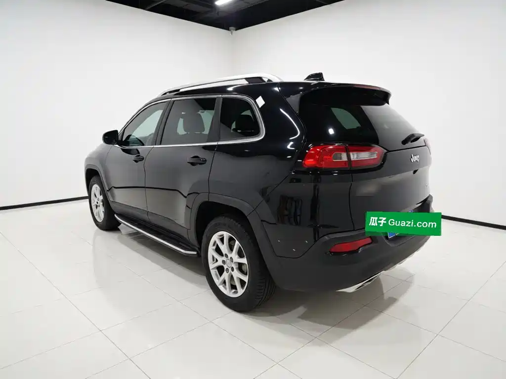 Jeep Cherokee — миниатюра 4