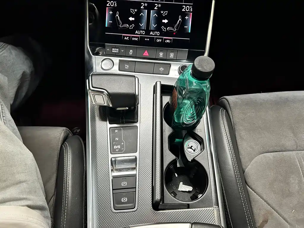 Audi A6L — миниатюра 12