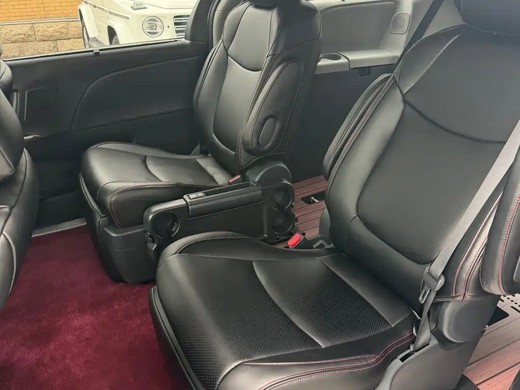 Toyota Sienna — миниатюра 11