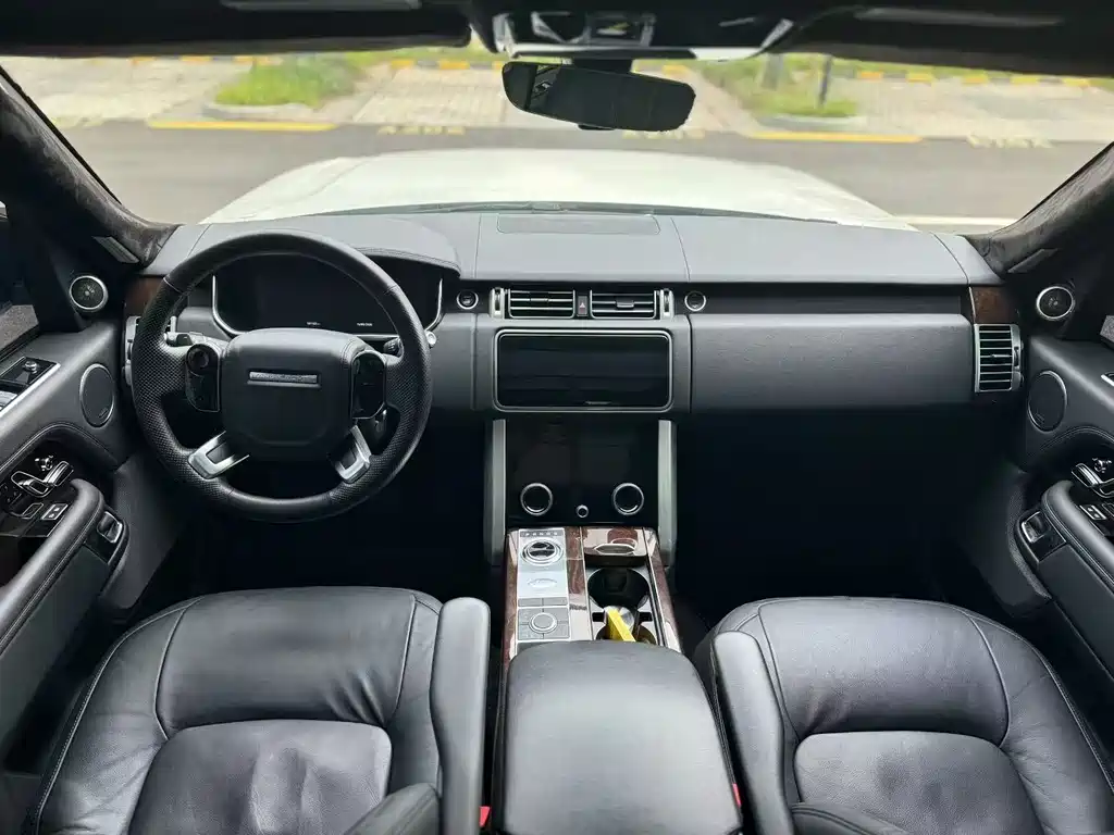 Land Rover Range Rover 2022 3.0 L6 360PS
