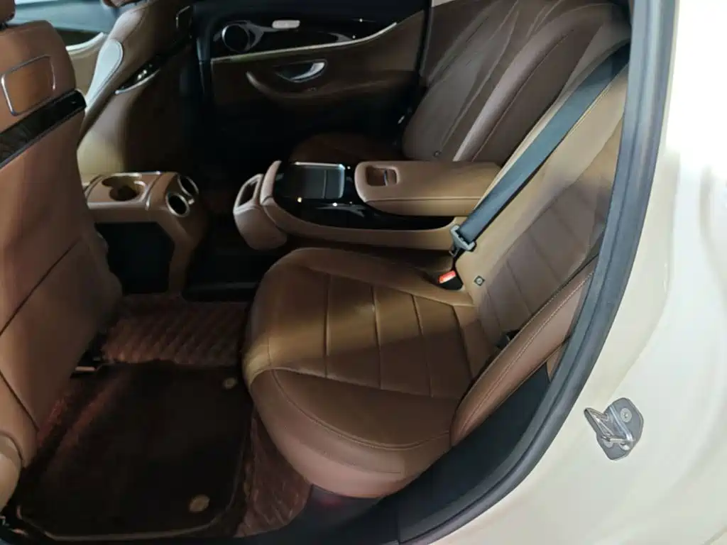 Mercedes-Benz E-Class — миниатюра 17