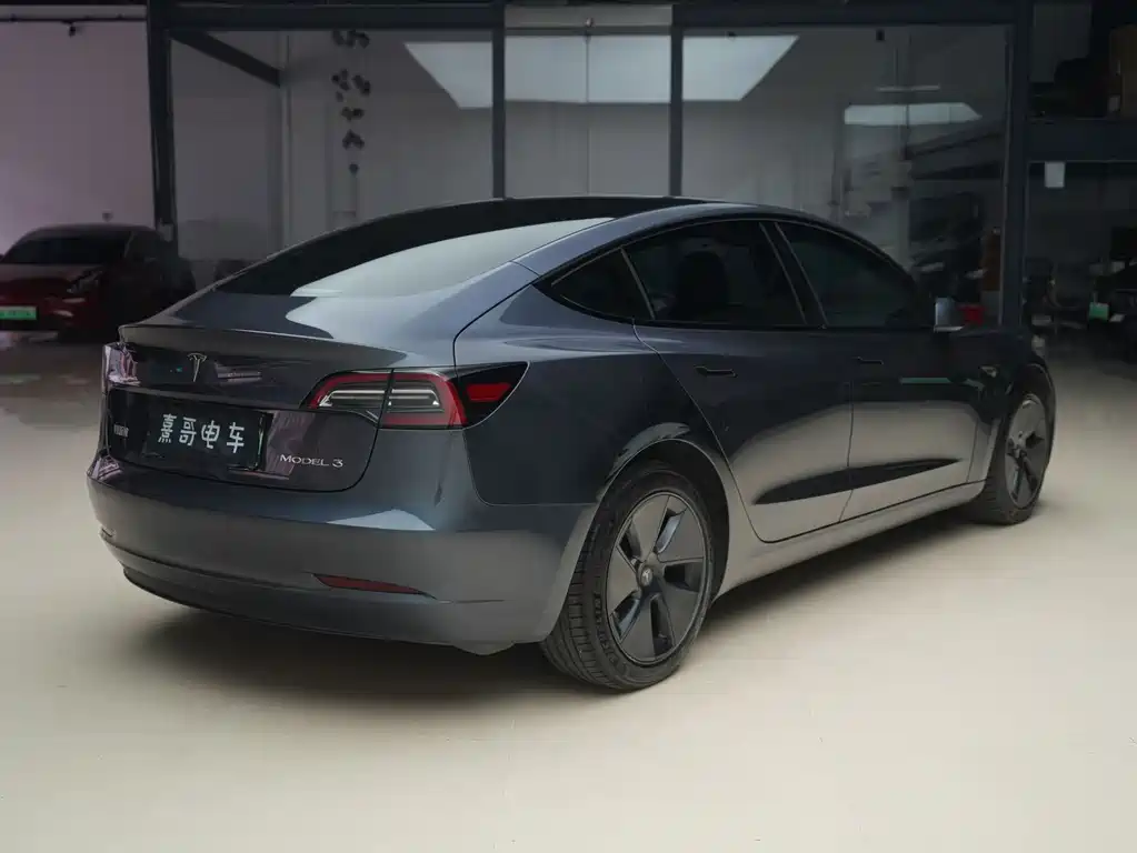 Tesla Model 3 — миниатюра 4