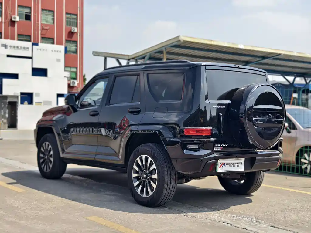 TANK TANK 700 NEW ENERGY