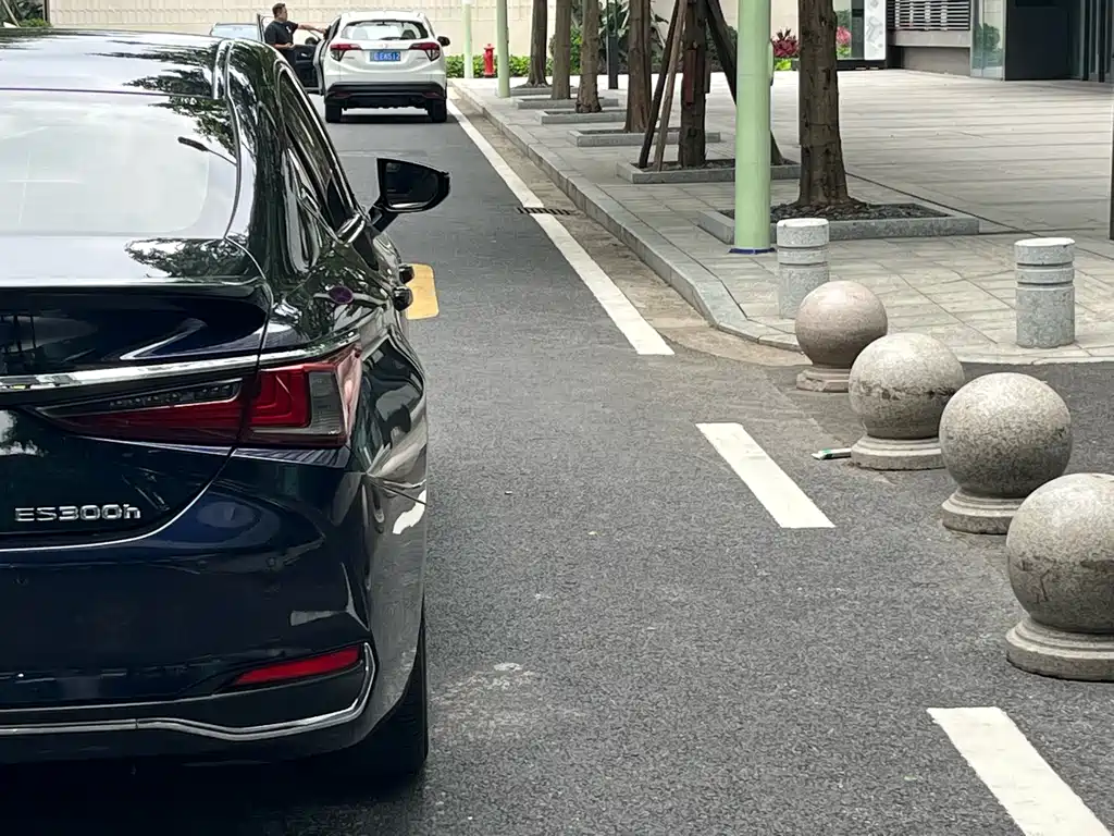 Lexus ES 2018 300h V
