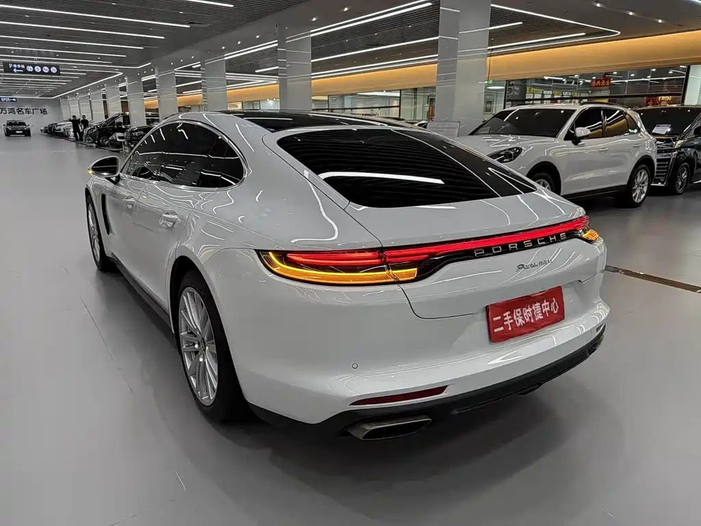PORSCHE PANAMERA