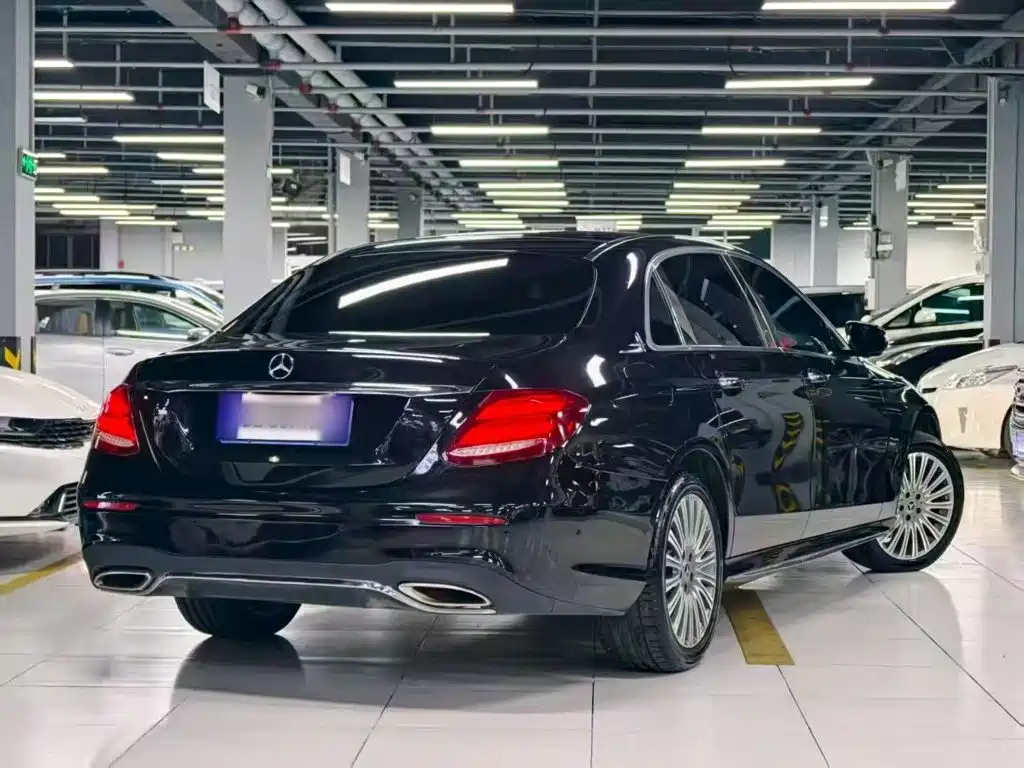 Mercedes-Benz E-Class — миниатюра 7