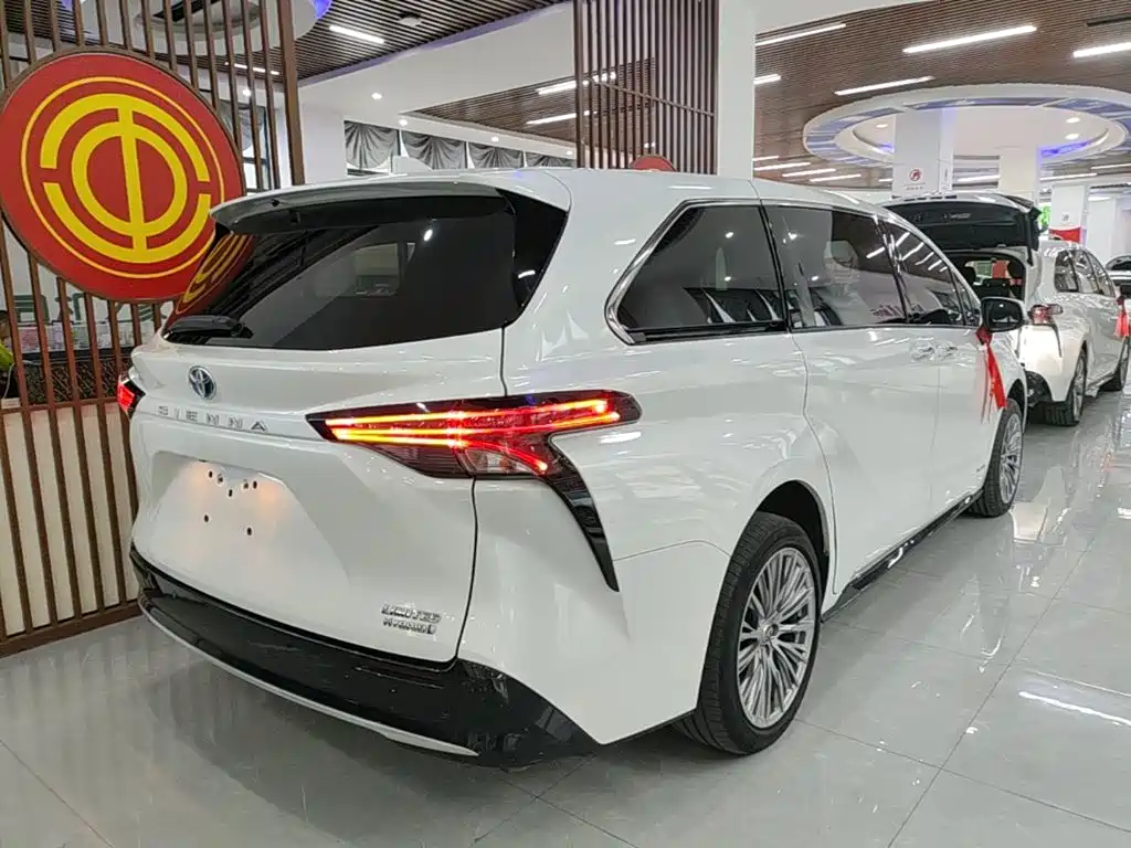 Toyota Sienna — миниатюра 7