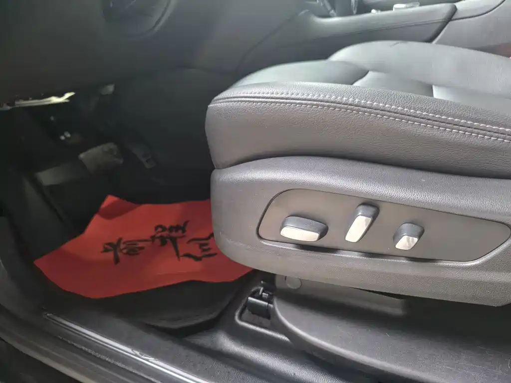 Cadillac XT5 — миниатюра 4