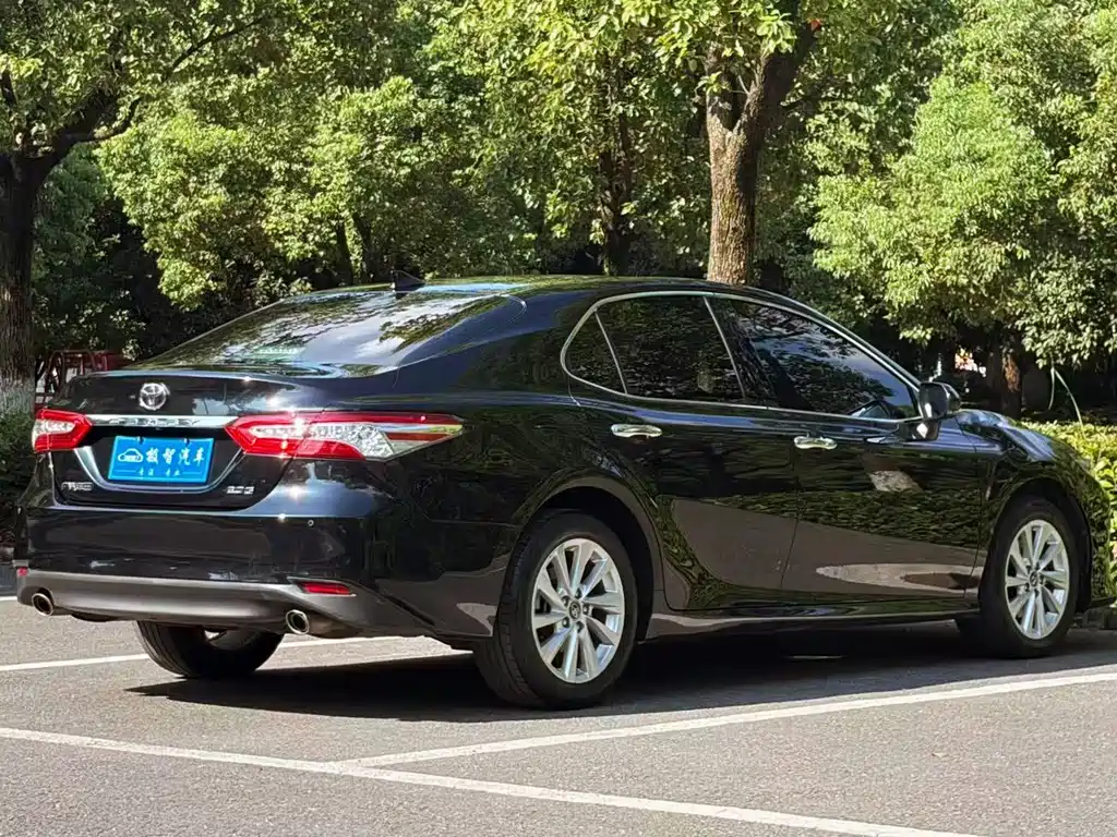 Toyota Camry — миниатюра 5