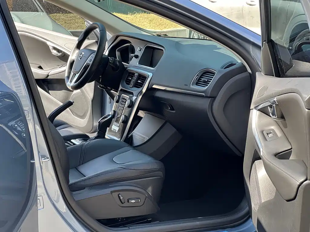 Volvo V40 — миниатюра 6