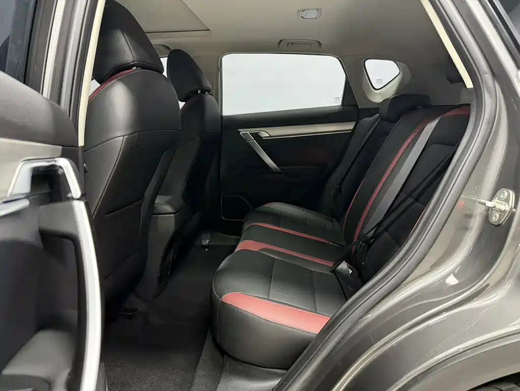 Geely Binyue — миниатюра 5