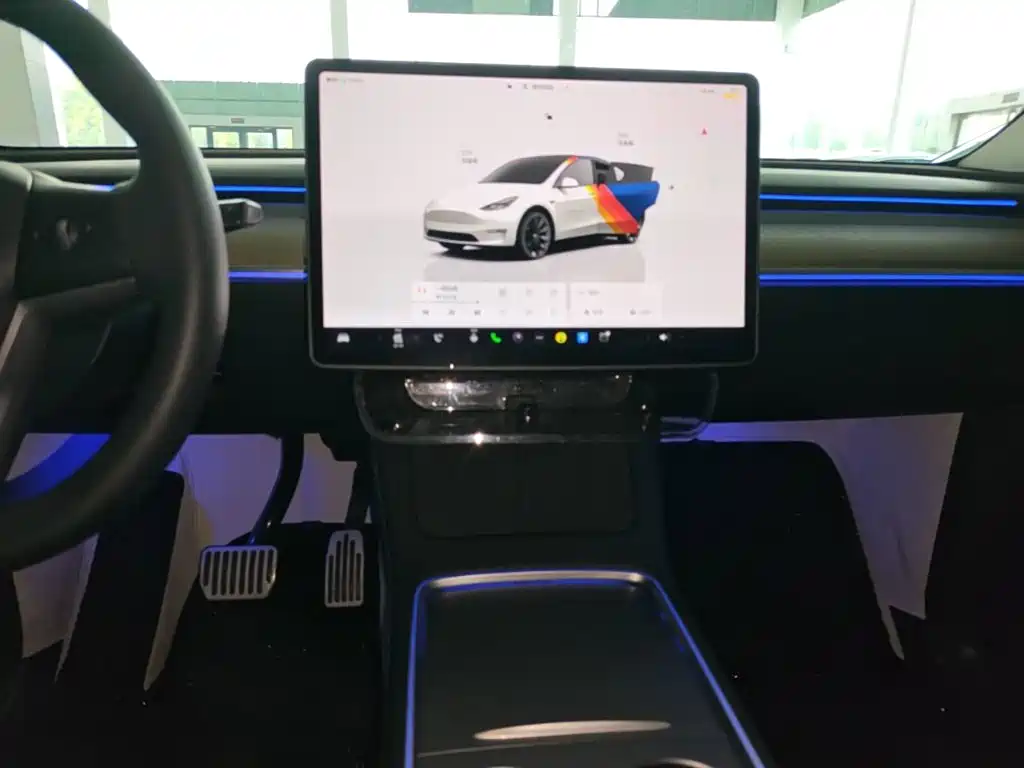 Tesla Model Y — миниатюра 13