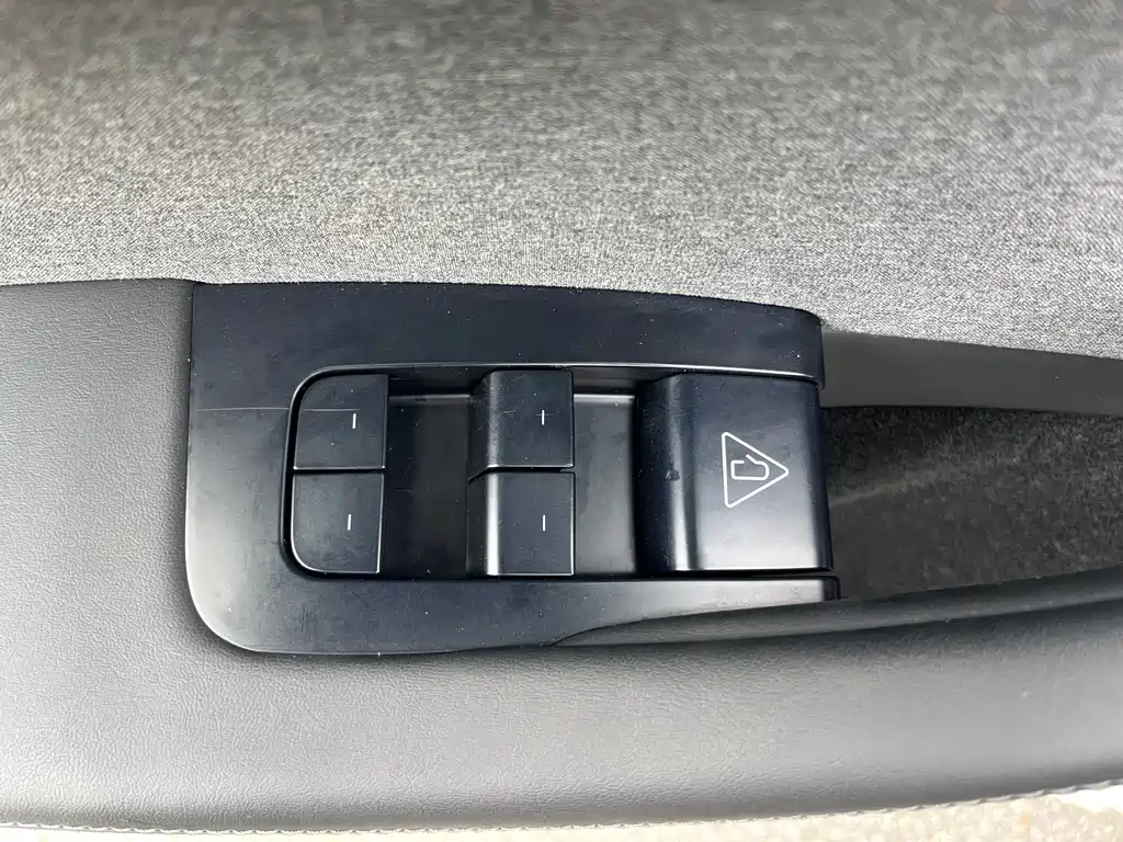 Tesla Model 3 — миниатюра 9