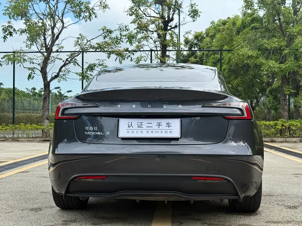 Tesla Model 3 — миниатюра 10