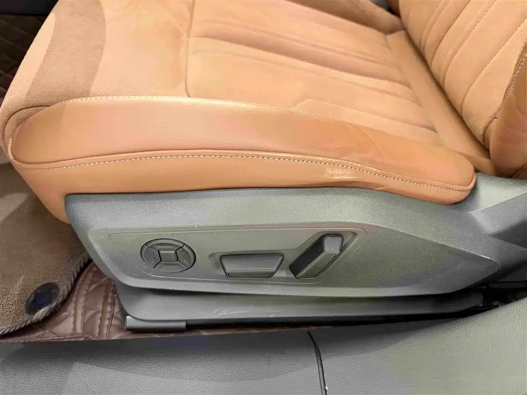 Audi A7L — миниатюра 12