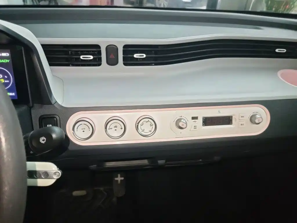 Wuling MINIEV — миниатюра 13